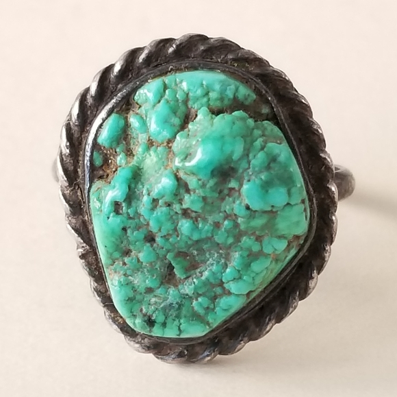 Vintage Jewelry - Vintage ring turquoise color stone in silver tone metal 4.25